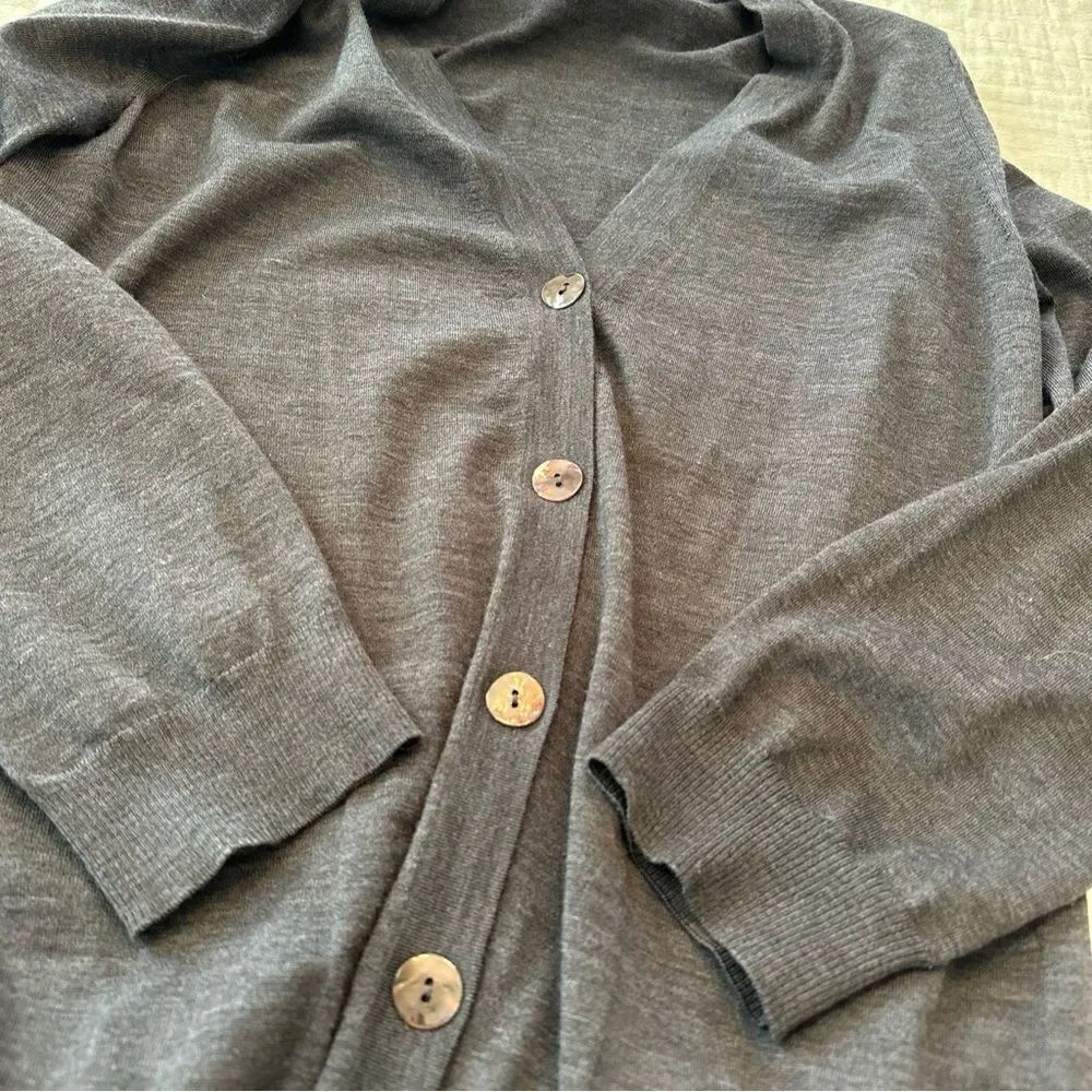 St John Cardigan 100% Wool Mother Of Pearl Buttons Size Medium - Picture 12 of 12